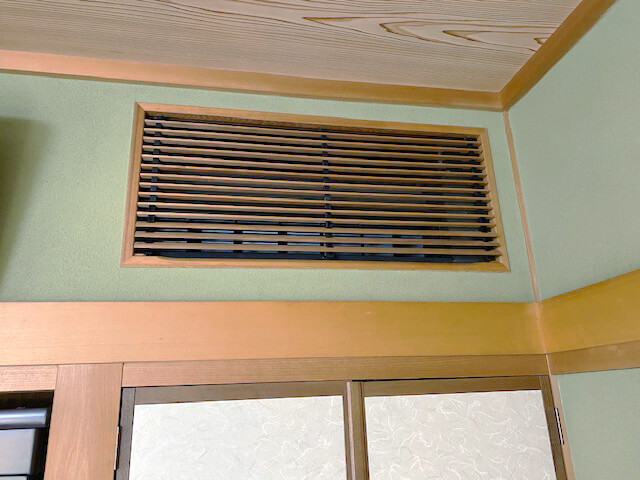 ハウジングエアコン（壁や天井に埋め込まれているエアコン）の写真